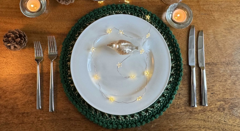 Table setting featuring the Dun Rig Placemat